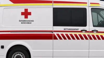 KI-generiertes Bild: Ein Rettungsfahrzeug des Österreichischen Roten Kreuzes.