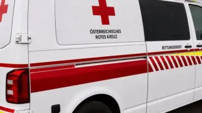 KI-Symbolbild zum Thema: Arbeiter in Hall in Tirol von rotierendem Rohr verletzt