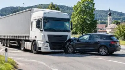 84-Jähriger bei Lkw-Kollision in Kirchdorf schwer verletzt