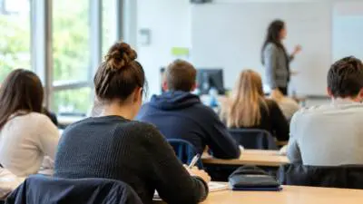 Ab 2026/27 dauert das Sekundarstufen-Lehramt drei Jahre im Bachelor und zwei im Master