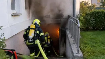 Batteriespeicherbrand in Mank erschwert Löscharbeiten