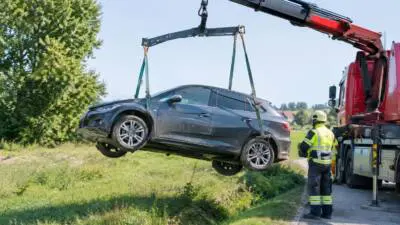 Feuerwehr Ybbs birgt Pkw in Petzenkirchen-Bergland im Bezirk Melk