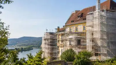 Land fördert Denkmalpflege bei Schloss Mautern mit 600.000 Euro
