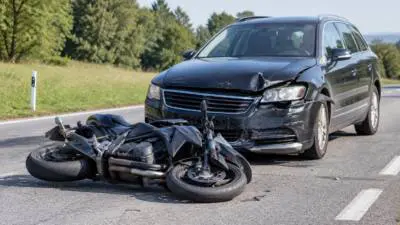 Motorradfahrer kollidiert in Kleinzell mit Pkw und wird schwer verletzt