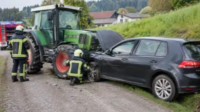 Pkw kollidiert mit Traktor in Neukirchen am Walde