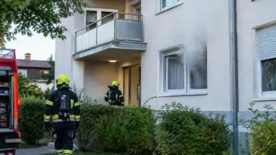 Rauchentwicklung in Wohnung: Feuerwehr erkundet Lage in Weiz