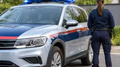 78-Jährige übergibt Bargeld und Goldschmuck in Kufstein