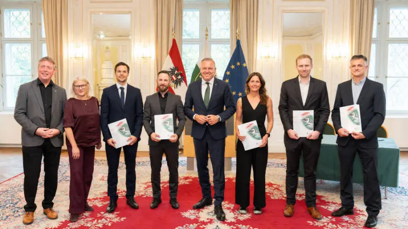 Kunasek vereidigt fünf neue Ziviltechniker in der Grazer Burg