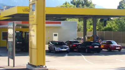Elektroarbeiten unterbrechen Tanken an Stadttankstelle in Villach