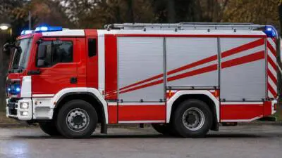 Feuerwehr Bischofshofen rückt zur Salzach aus, Angehörige retten Person am Mühlbach
