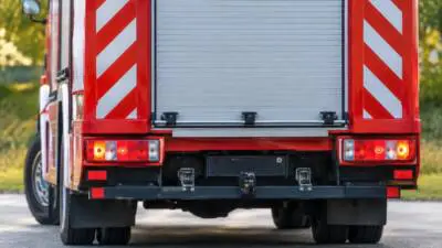 Auffahrunfall auf der B54 verletzt Personen im Gewerbepark