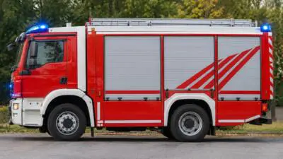 Betriebsmittel verunreinigen Fahrbahn in der Weinbergstraße