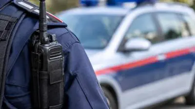 E-Bike-Fahrer stürzt nach Kollision mit Pkw in Feldkirch
