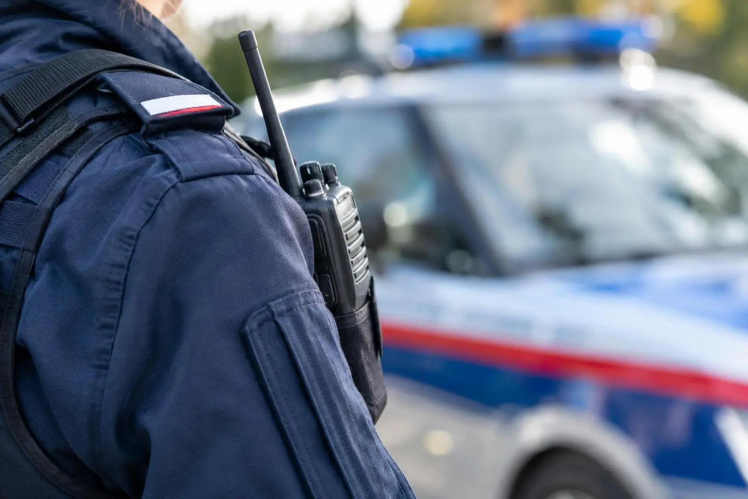 E-Motorrad-Lenker stürzt in Salzburg nach verweigertem Stopp