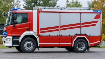 Fahrzeug landet nach Kollision auf der B143 bei St. Peter im Feld
