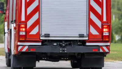 Feuerwehr bringt Pkw auf B16 bei Klingenbach in Sicherheit