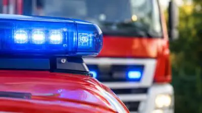 Feuerwehr Frastanz räumt Bierkisten von der L65