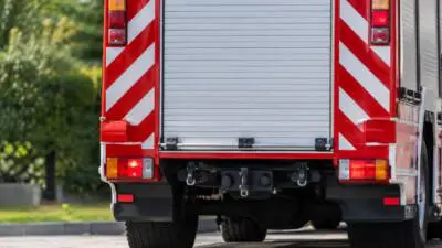 Feuerwehr kontrolliert Haus in der Ramsauerstraße nach Kaminbrand
