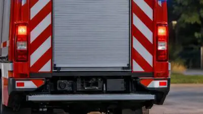Feuerwehr öffnet Terrassentür für gestürzte Frau in Sitzenberg