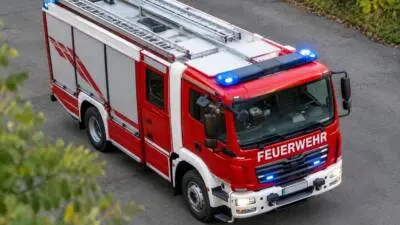 Feuerwehr öffnet Wohnungstür für gestürzte Frau am Pfarrerfeld