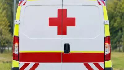 Feuerwehr Windhaag bei Perg hilft Rotem Kreuz nach Türöffnung