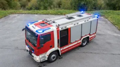 Feuerwehr Zirl sichert Pkw auf Zufahrt nach Hochzirl