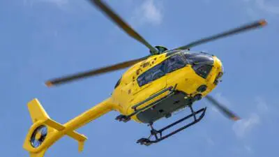 KI-Symbolbild zum Thema: Ein fünfjähriges Kind wurde nach einem Fahrradsturz mit dem Rettungshubschrauber ins Krankenhaus geflogen.