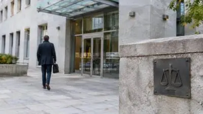 Gericht in Innsbruck bewilligt Benko Hausarrest mit Fußfessel