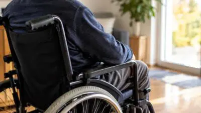Gericht sichert Mann aus dem Bezirk Eferding Pflegegeld der Stufe fünf