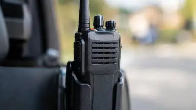 Helm vom Kopf gerissen – 90-Jähriger stürzt mit Quad