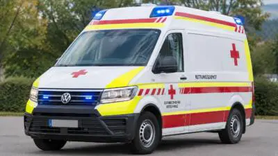 Holzstück trifft 23-jährigen Forstarbeiter in Gallizien