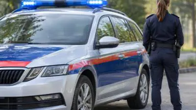 Motorradfahrer stürzt auf B45 in Haugsdorf und wird schwer verletzt