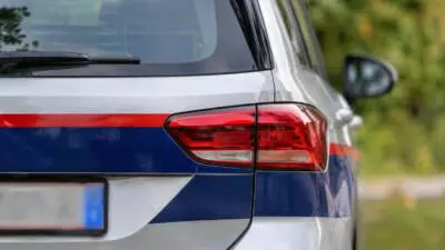 Pkw stürzt in Fieberbrunn rund 50 Meter ab