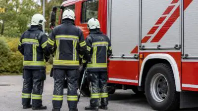 Pkw überschlägt sich auf der A2