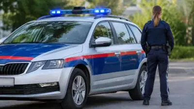 Polizei kontrolliert Lenker mit ungesicherter Tochter im Bezirk Ried