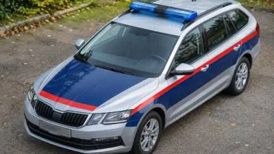Polizei untersagt Radfahrer am Elisabethkai die Weiterfahrt