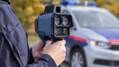 Tacho zeigt auf B18 in Wiesenfeld 247 km/h bei erlaubten 70