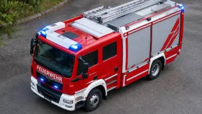 Umgestürzte Bäume blockieren die B154