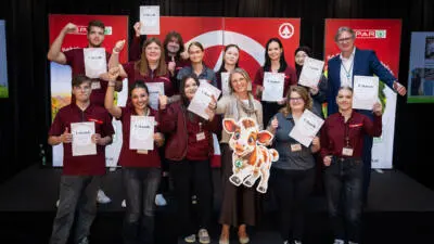 Zwölf SPAR-Lehrlinge schließen Regionalitätsausbildung ab
