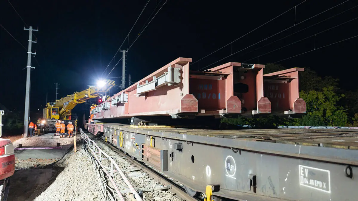 ÖBB setzen Hilfsbrücke für Verbindungsbahn in Guldengasse ein