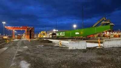 Am Güterterminal Wels läuft die Montage zweier Portalkrane
