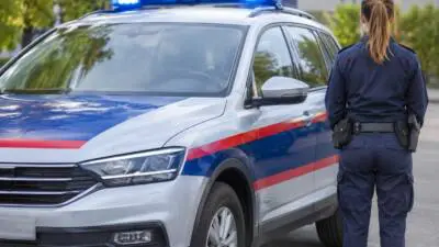Wanderin stürzt bei St. Johann 15 Meter über Abhang