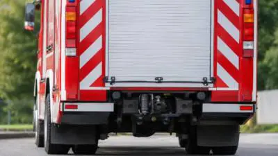 Zwei Pkw kollidieren frontal auf der L148 Weinebene