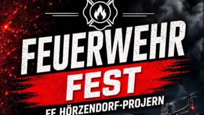 Werbeplakat des Feuerwehrfests Hörzendorf-Projern mit rotem Feuerwehrfahrzeug und Drohne auf dunklem Hintergrund