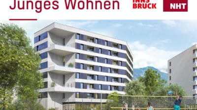 Modernes mehrstöckiges Wohngebäude mit Balkonen und Personen in einer Grünanlage mit Volleyballplatz
