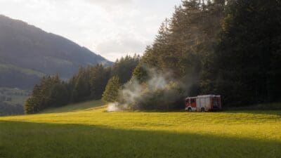 Blitzschlag setzte Baum oberhalb von Lähn-Wengle in Brand