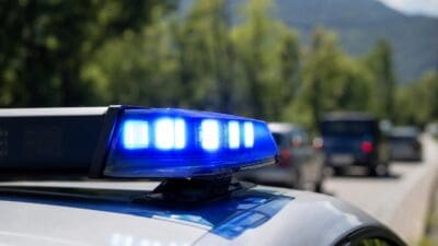 Auffahrunfall auf der B100 bei Strassen verletzt zwei Personen leicht