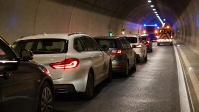 Auffahrunfall im Karawankentunnel: Mutter und zwei Kinder verletzt