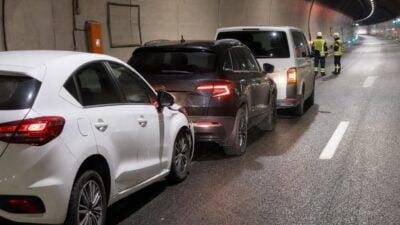 Auffahrunfall mit drei Fahrzeugen im Roppener Tunnel