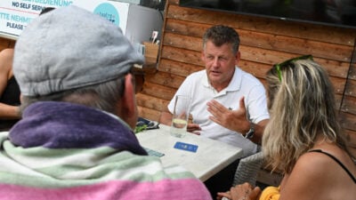 Scheider spricht beim Loretto-Sprechtag im Strandbad Loretto